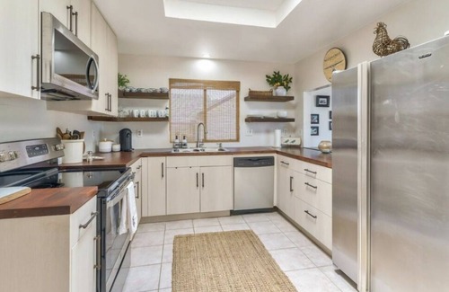 Clearlake House | Beautiful home with spectacular lake and mountain views!