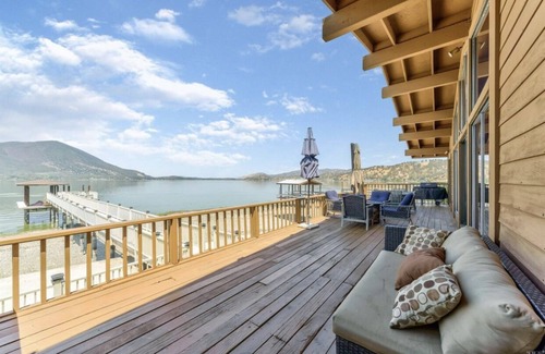 Clearlake House | Beautiful home with spectacular lake and mountain views!