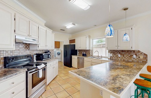 Bay Area House | Beautiful home with free wifi, full kitchen, & private yard - steps to the beach