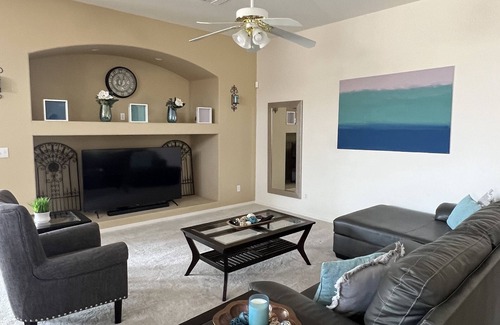 Bullhead City House | Beautiful home with pool/spa 5 minutes away from Laughlin casinos/river