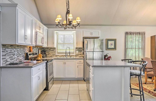 Pine Mountain Valley Villa | Beautiful Home with Mountain-View Deck + Smart TV
