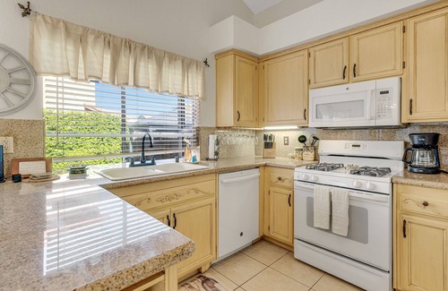 Napa House | Beautiful home with fireplace, enclosed yard, central AC & washer/dryer