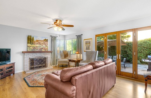 Napa House | Beautiful home with fireplace, enclosed yard, central AC & washer/dryer
