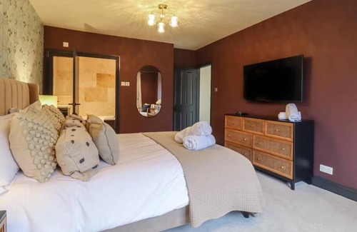 Royston House | Beautiful home with hot tub near Cambridge