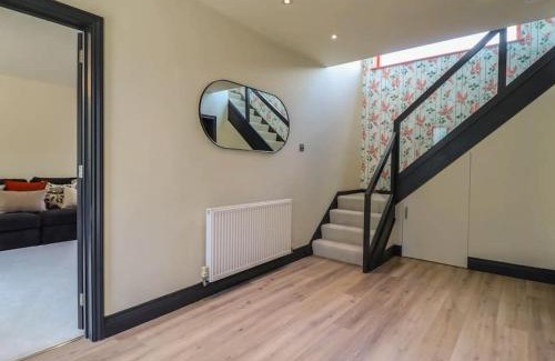 Royston House | Beautiful home with hot tub near Cambridge