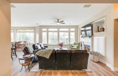 Byron House | Beautiful Home with Hot Tub on Byron Olive Farm