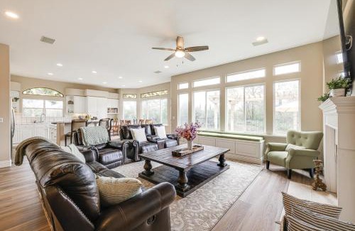 Byron House | Beautiful Home with Hot Tub on Byron Olive Farm