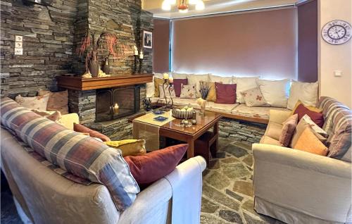 Ipati House | Beautiful Home With Pool