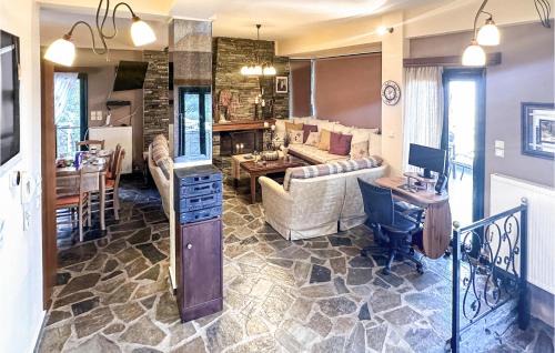 Ipati House | Beautiful Home With Pool