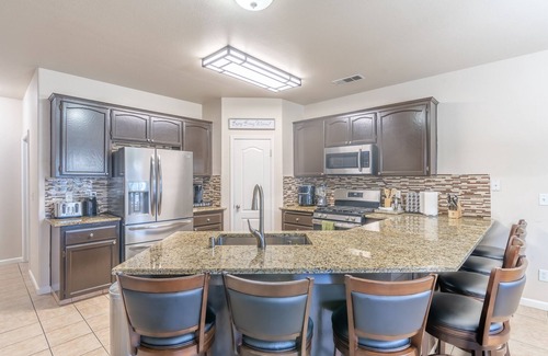 Selma House | Beautiful Home with Pool & Hot Tub close to National Parks