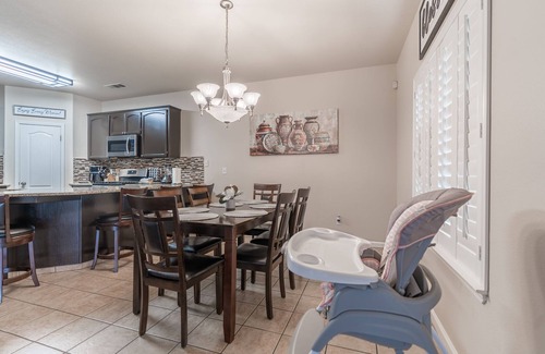 Selma House | Beautiful Home with Pool & Hot Tub close to National Parks