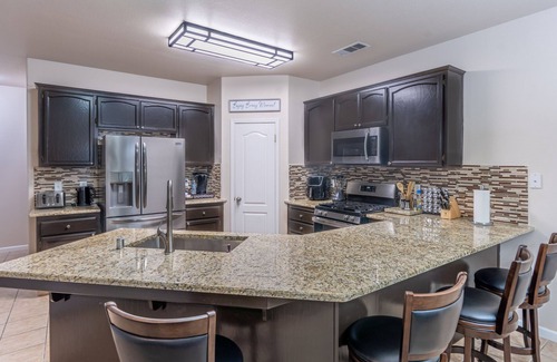 Selma House | Beautiful Home with Pool & Hot Tub close to National Parks