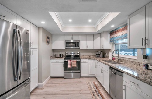 Bloomingdale House | Beautiful home with private pool and lake just minutes from major FL attractions