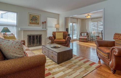 Carbondale House | Beautiful home with backyard and porch - near all area outdoor activities