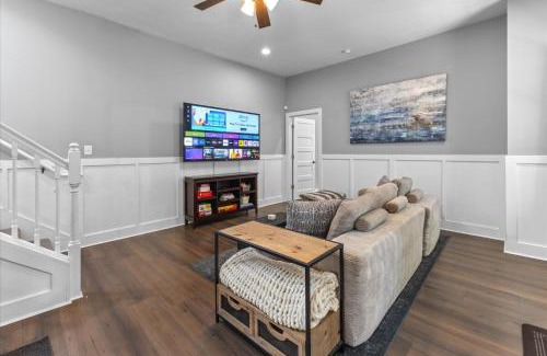 Indianapolis House | Beautiful Home with Huge Patio and Garage