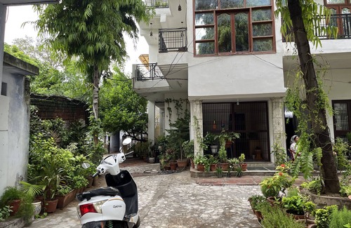Taj Ganj Bed & Breakfast | Beautiful homestay with nature all around. 5 min from Taj Mahal!