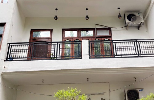 Taj Ganj Bed & Breakfast | Beautiful homestay with nature all around. 5 min from Taj Mahal!