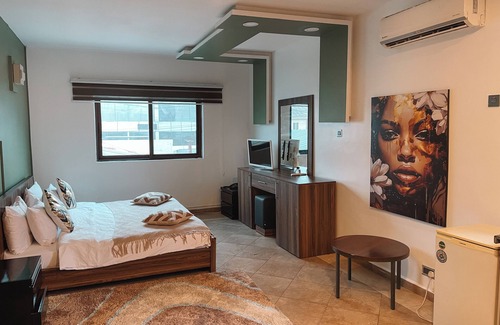 Labone Hotel | Beautiful hotel room in Osu
