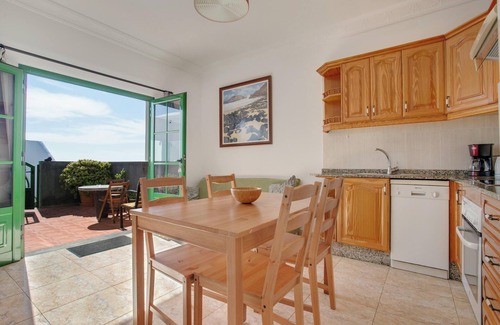 San Bartolome Apartment | Beautiful House “Apartamento Karine” with Shared Pool and Wifi