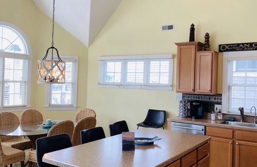 North End Condo | Beautiful house! Amazing location on Wesley! One block to beach and boards!