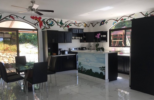 Esterillos House | Beautiful house between beach and mountains