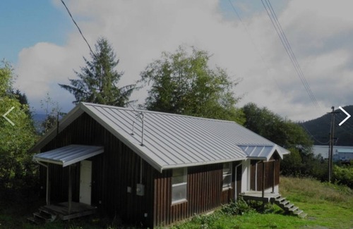 Regional District of Mount Waddington House | Beautiful house with a cabin feel. Ocean view. EPIC fishing, beaches & wildlife!
