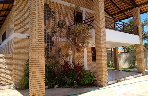Porto das Dunas House | Beautiful house close to Beach Park with a society field.