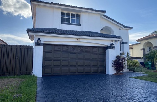 Ludlam House | Beautiful house closer than the airport, 7 min from Dolphin mall