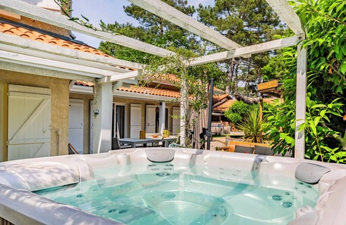 Lacanau House | beautiful house for 10 people with spa and equipped exterior, 2 steps from the lake (swimming)