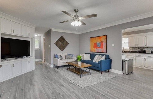 Dallas House | Beautiful House for BIG Groups with a Cinema Room