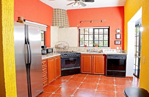 Jocotepec Villa | Beautiful house in Chapala with an incredible garden with pool