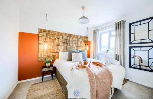 Wyken House | Beautiful House in Coventry CV2, Close to University & Hospital, Private Parking