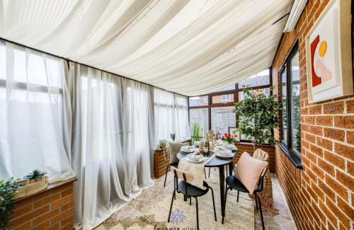 Wyken House | Beautiful House in Coventry CV2, Close to University & Hospital, Private Parking