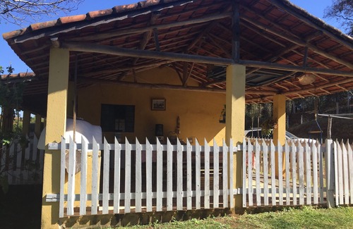 Munhoz House | Beautiful house in front of lake w/orchard, vegetable garden and animals
