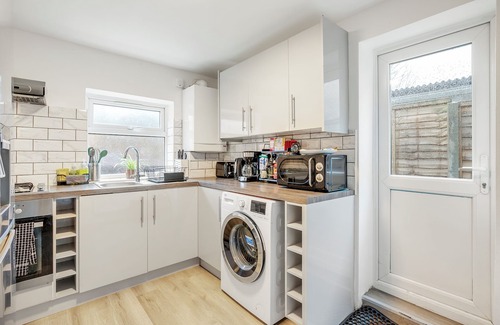 Tottenham Green House | Beautiful House in North London with Parking