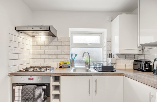 Tottenham Green House | Beautiful House in North London with Parking