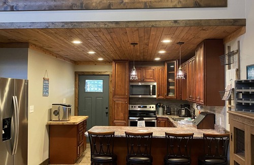 Bronston House | Beautiful house in tranquil setting by the banks of Lake Cumberland