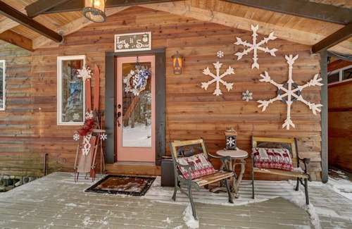 Enumclaw House | Beautiful House near Mt. Rainier National Park and Crystal Mountain Ski Resort