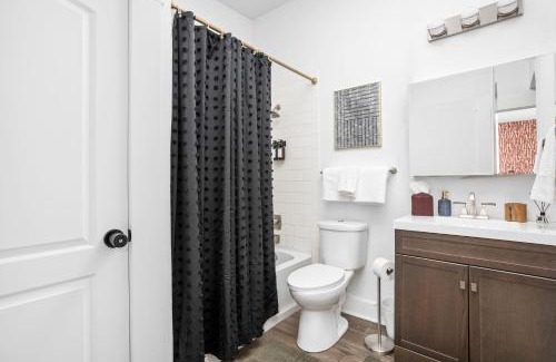 Indianapolis Apartment | Beautiful House near downtown and fountain square 4BD BBQ Games FirePit