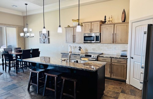 Mesquite House | Beautiful House on a Golf Course by Mesquite Vacation Rentals: Magnificent views overlooking the 10th tee box, walk to Falcon Ridge Clubhouse with $510 in free daily activities!