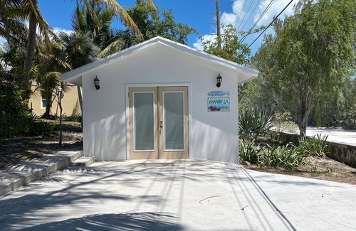 Tar Bay House | Beautiful House on the beach. Come and enjoy your paradise vacation!