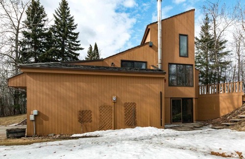 Sherwood Park House | Beautiful House on Naturally Treed 3 acres lot