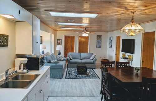 Town of Torrey House | Beautiful house on the lake