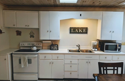 Town of Torrey House | Beautiful house on the lake