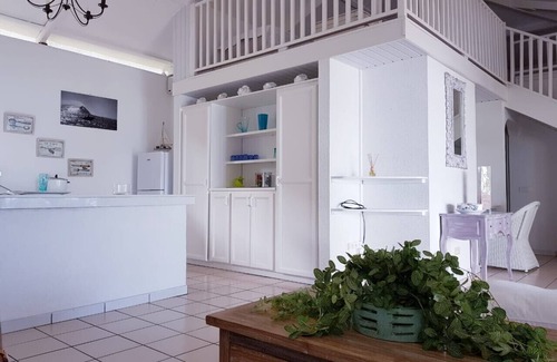 Paea House | Beautiful house on white sand beach