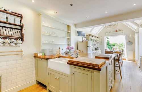 Faversham Cottage | Beautiful house, peaceful surrounding yet close to towns and beaches.