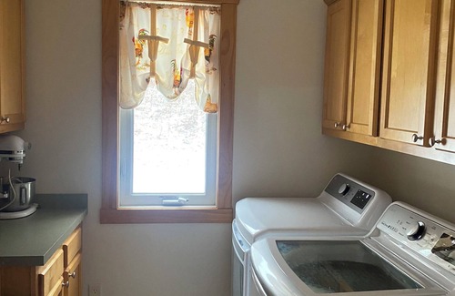 Great Valley House | Beautiful house Pool table and outdoor hot tub! 5 minutes from Holiday Valley!