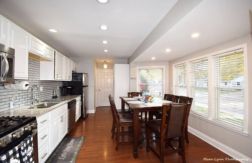 Carpentersville House | Beautiful house for 12~Games Room ~Pet friendly