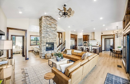 McCall House | Beautiful house w/2 gas fireplaces, private hot tub, grill & mountain views