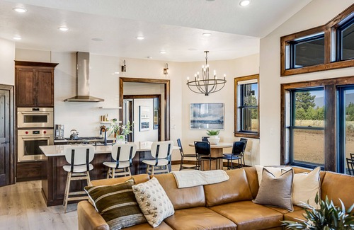 McCall House | Beautiful house w/2 gas fireplaces, private hot tub, grill & mountain views